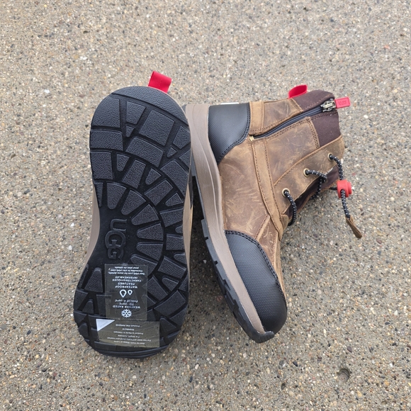 UGG Kids Boots in Brown and Black - Picture 12 of 12